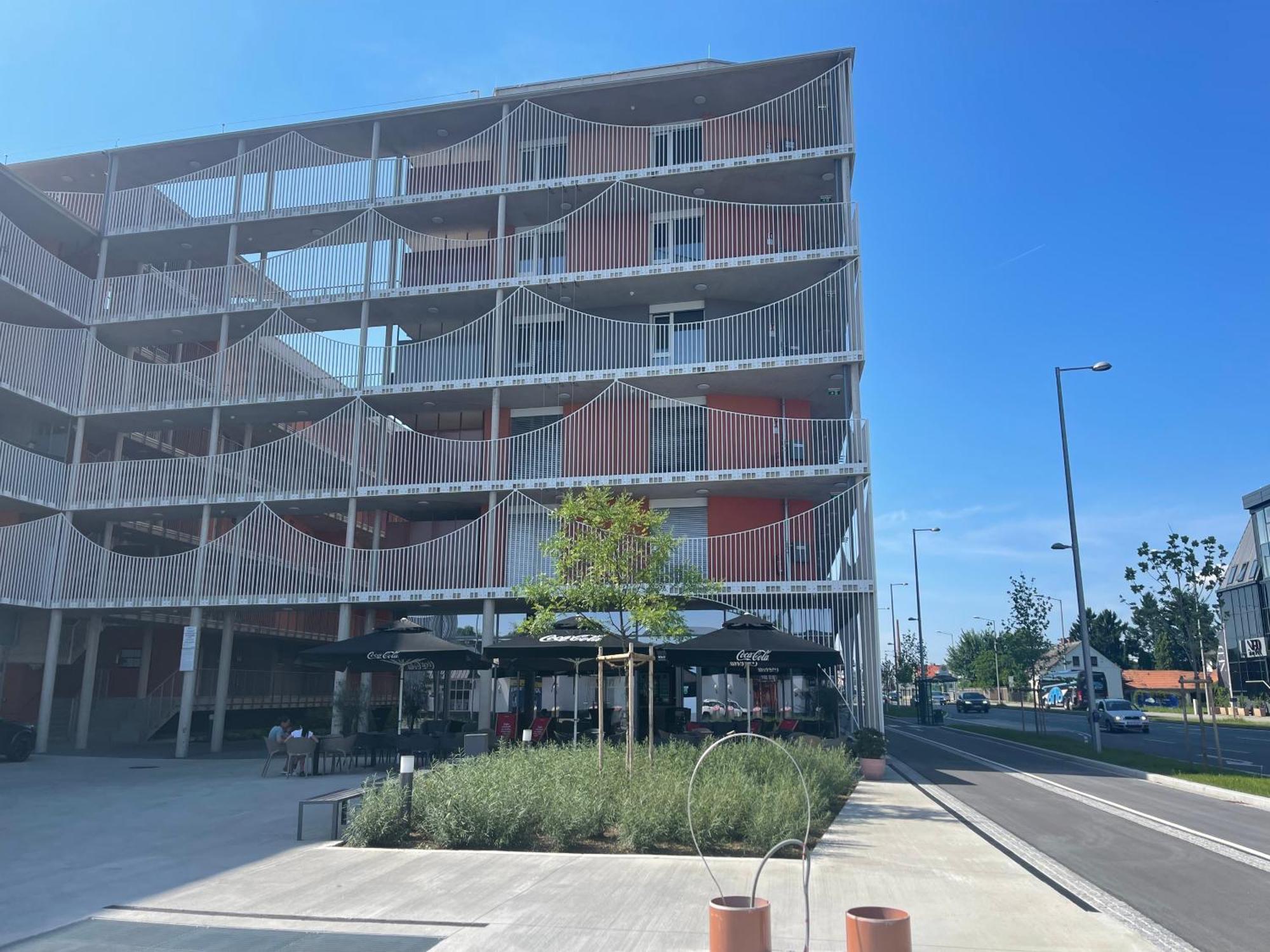 Апартаменты 100 Qm Penthouse, Self-Check-In, 2 Parkplaetze Грац Экстерьер фото