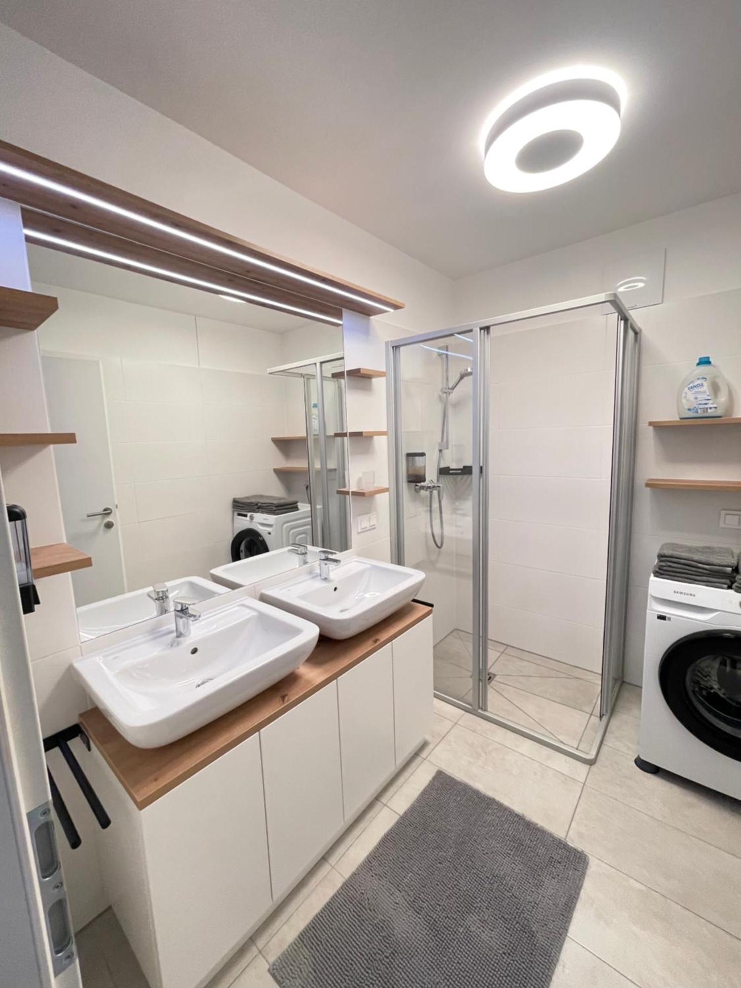 Апартаменты 100 Qm Penthouse, Self-Check-In, 2 Parkplaetze Грац Экстерьер фото
