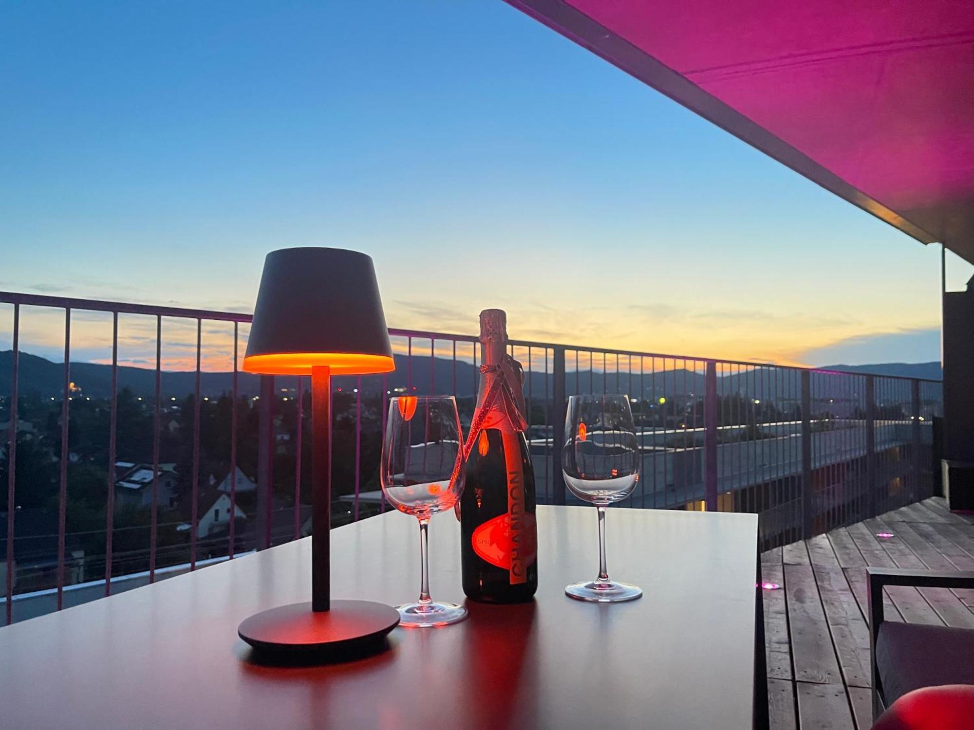 Апартаменты 100 Qm Penthouse, Self-Check-In, 2 Parkplaetze Грац Экстерьер фото
